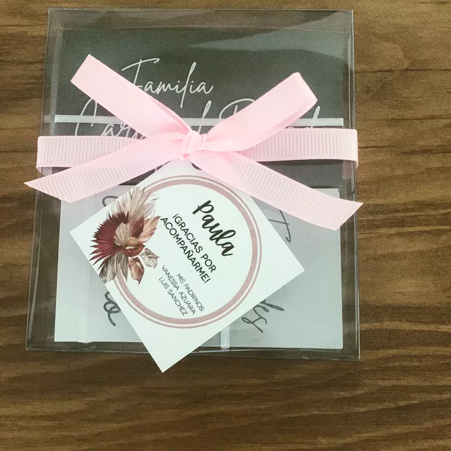 Estuche con etiqueta personalizada